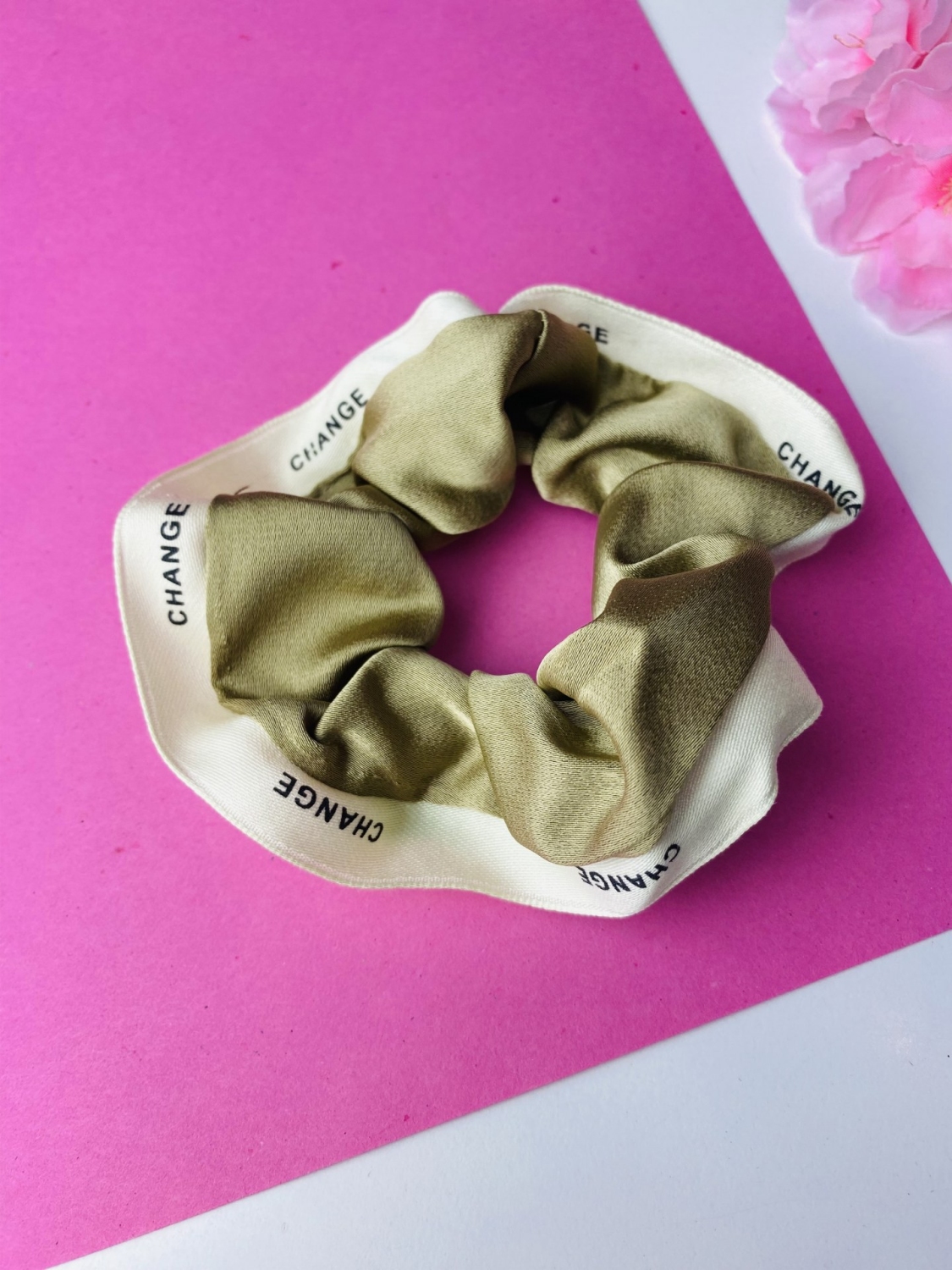 Scrunchie hnedá saténová gumička do vlasov CHANGE