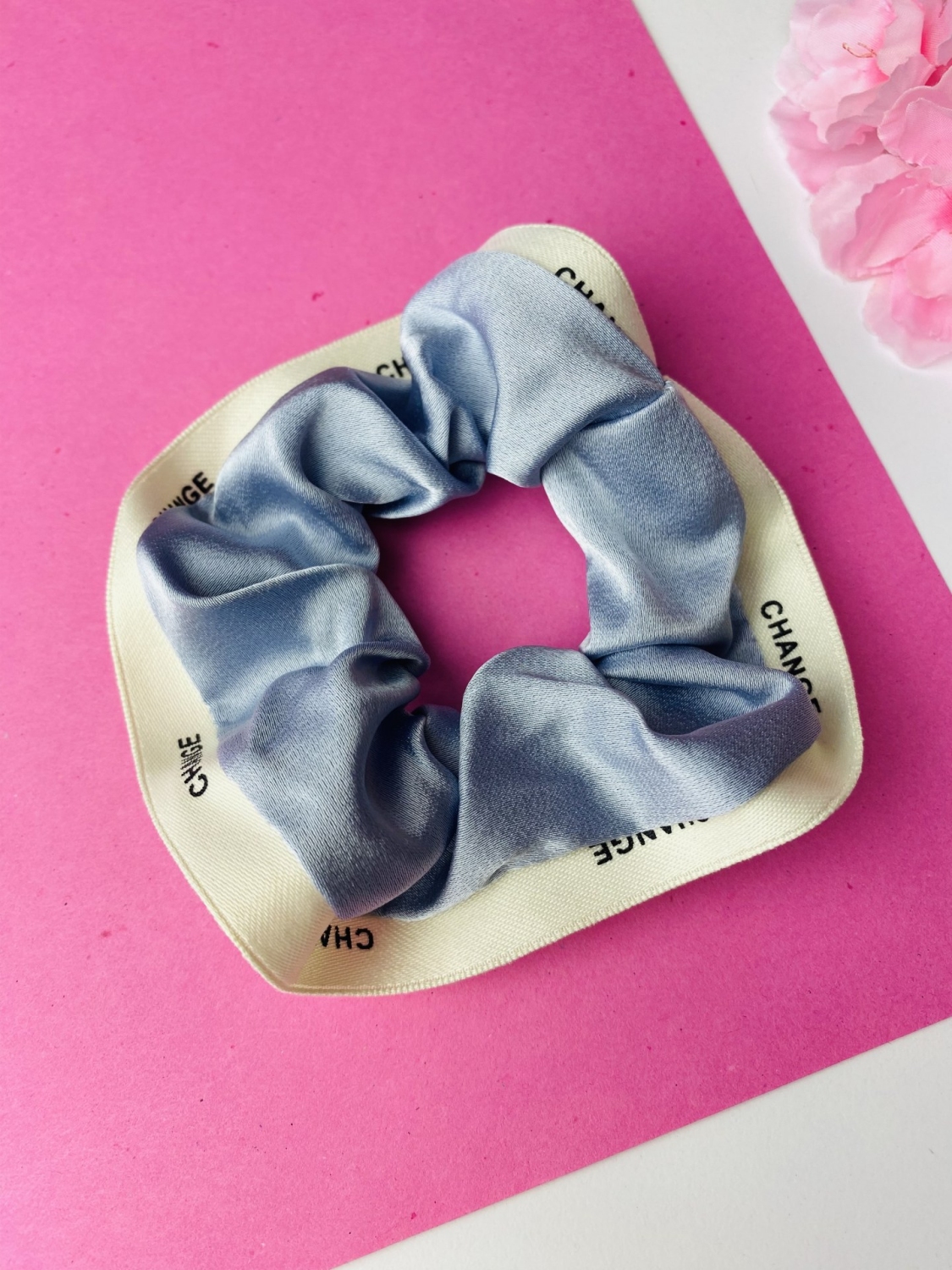 Scrunchie fialová saténová gumička do vlasov CHANGE