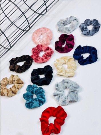 Scrunchie zamatová gumička do vlasov - zelená