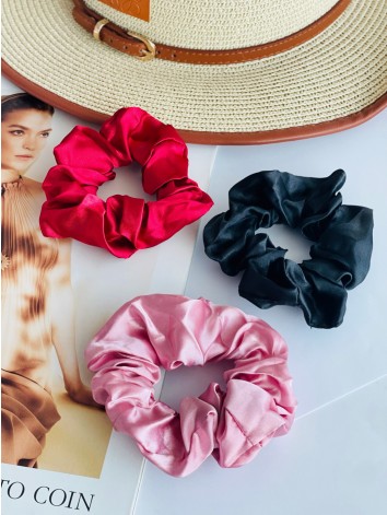 Scrunchie saténová gumička do vlasov - hnedá